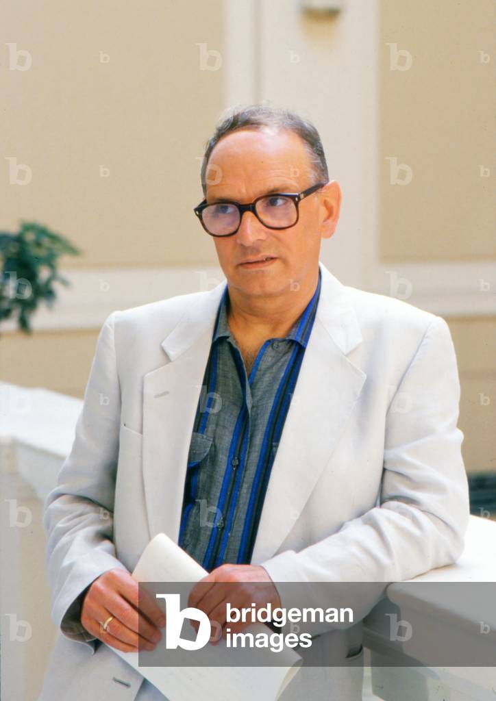 Ennio Morricone leaning against a parapet, 1980 (photo)