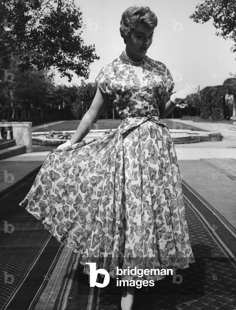 A woman with Marucelli's clothes
