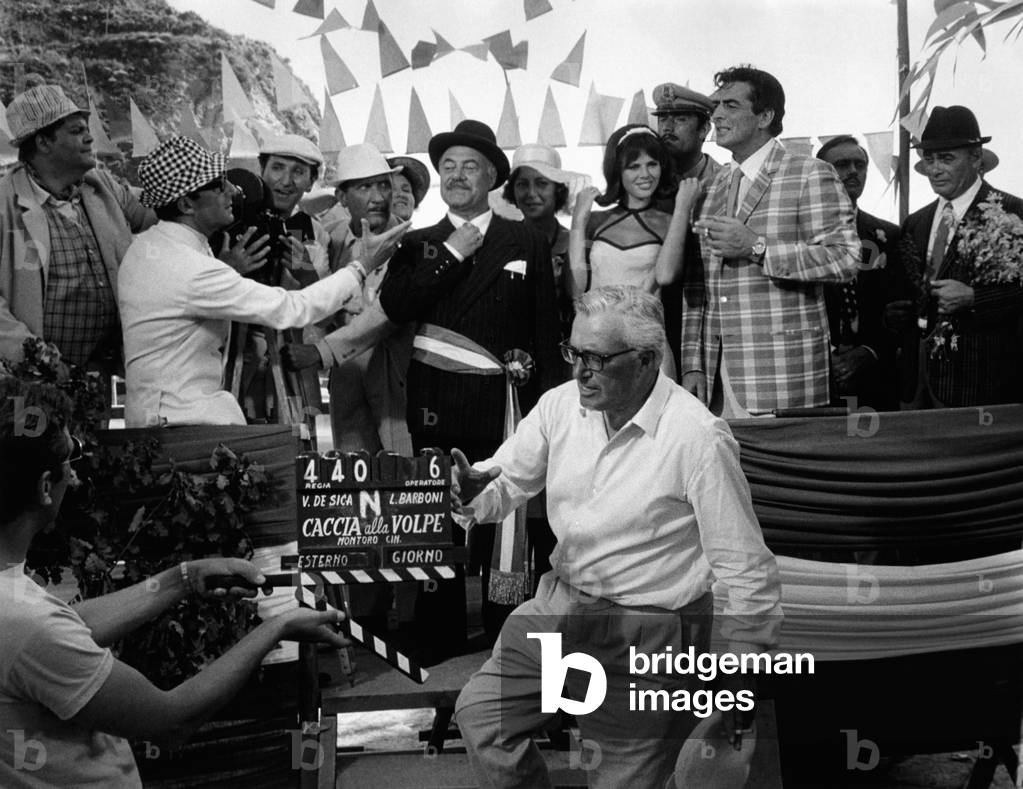 Vittorio De Sica, Mac Ronay, Peter Sellers, Lando Buzzanca, Britt Ekland, Paolo Stoppa, Tino Buazzelli, Martin Balsam and Victor Mature on the set of 'After the fox', 1965 (b/w photo)