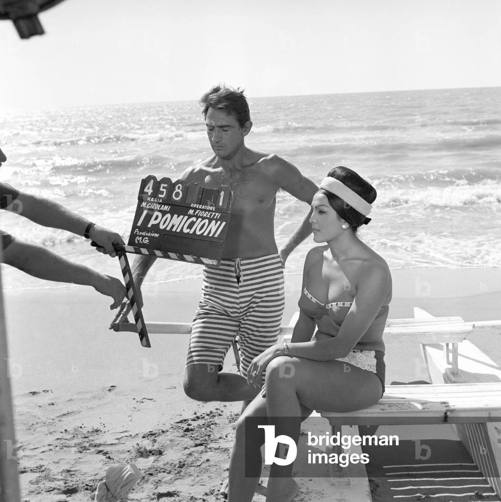 Walter Chiari and Moira Orfei on the set of the film 'Gli italiani e le donne', Italy, 1962 (b/w photo)