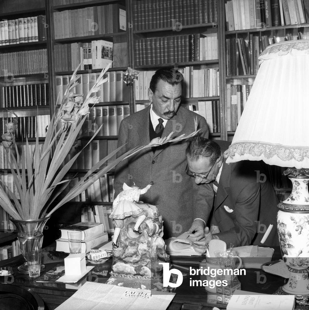 Alberto Mondadori and Giuseppe Prezzolini consult a book
