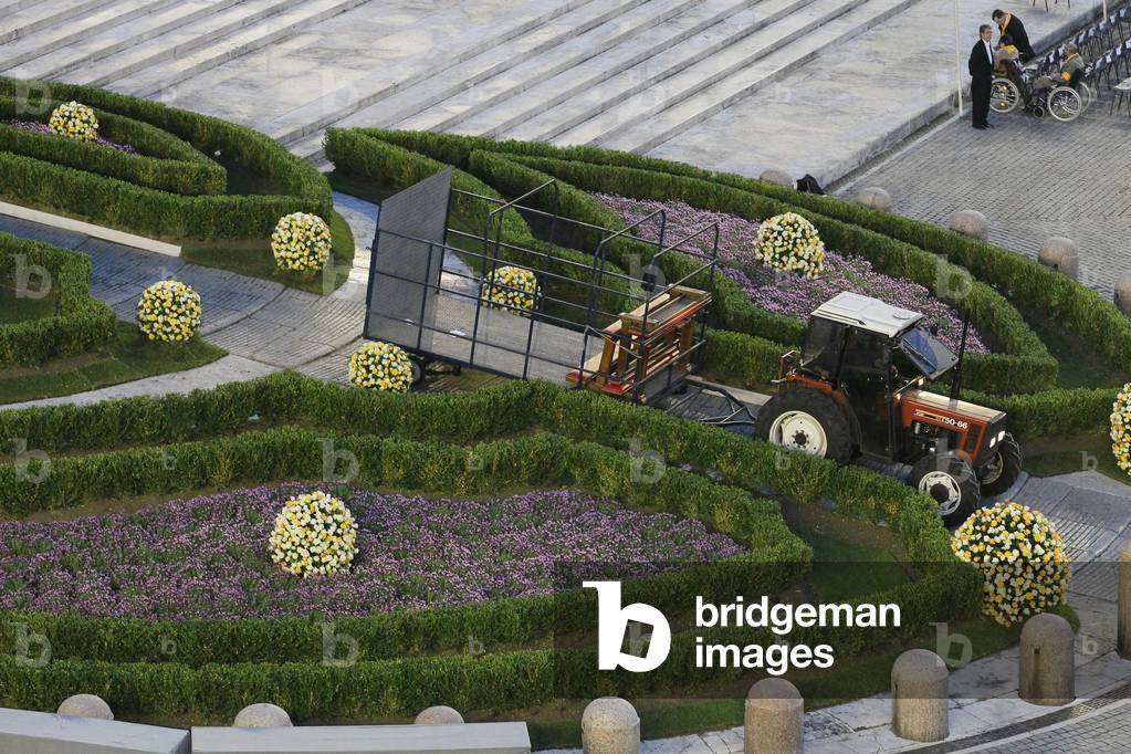 News story: the backstage of Vatican City, Vatican, 2010 (photo)