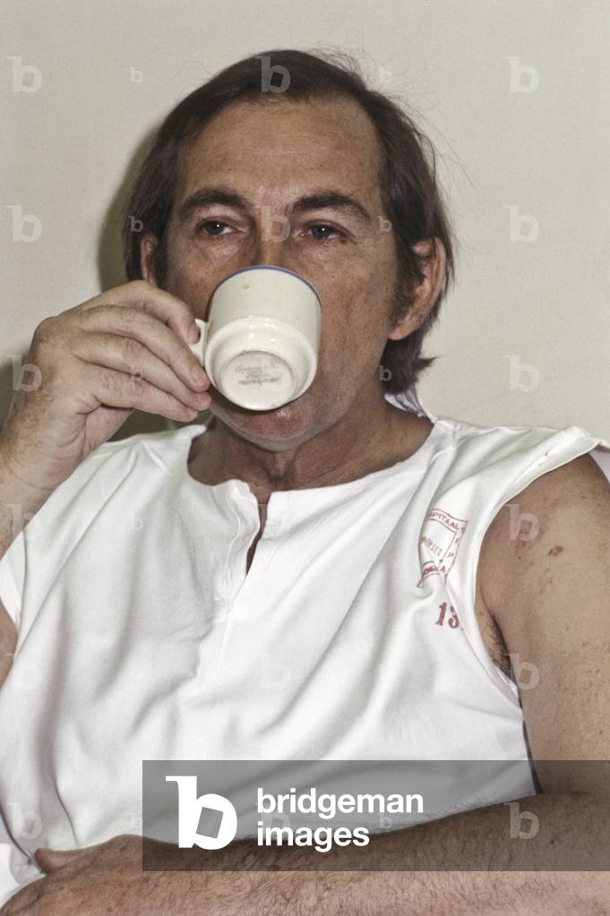 Christiaan Barnard drinking a cup of coffee