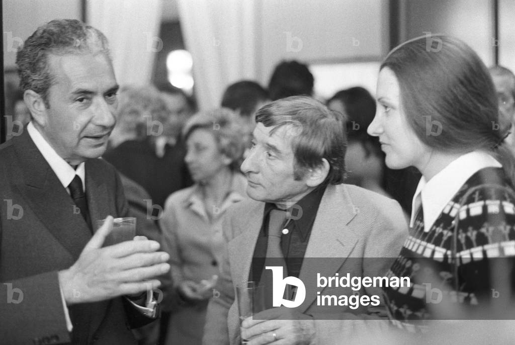 Aldo Moro with Renato Rascel and Giuditta Saltarini, Italy, 1973 (b/w photo)