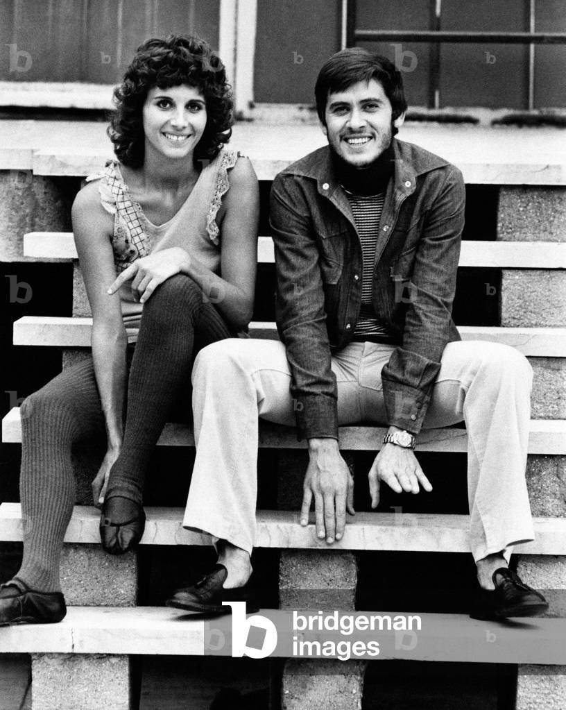 Paola Pitagora and Gianni Morandi smiling