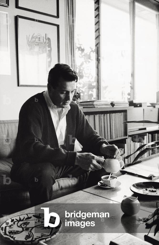 Rock Hudson pouring a cup of tea