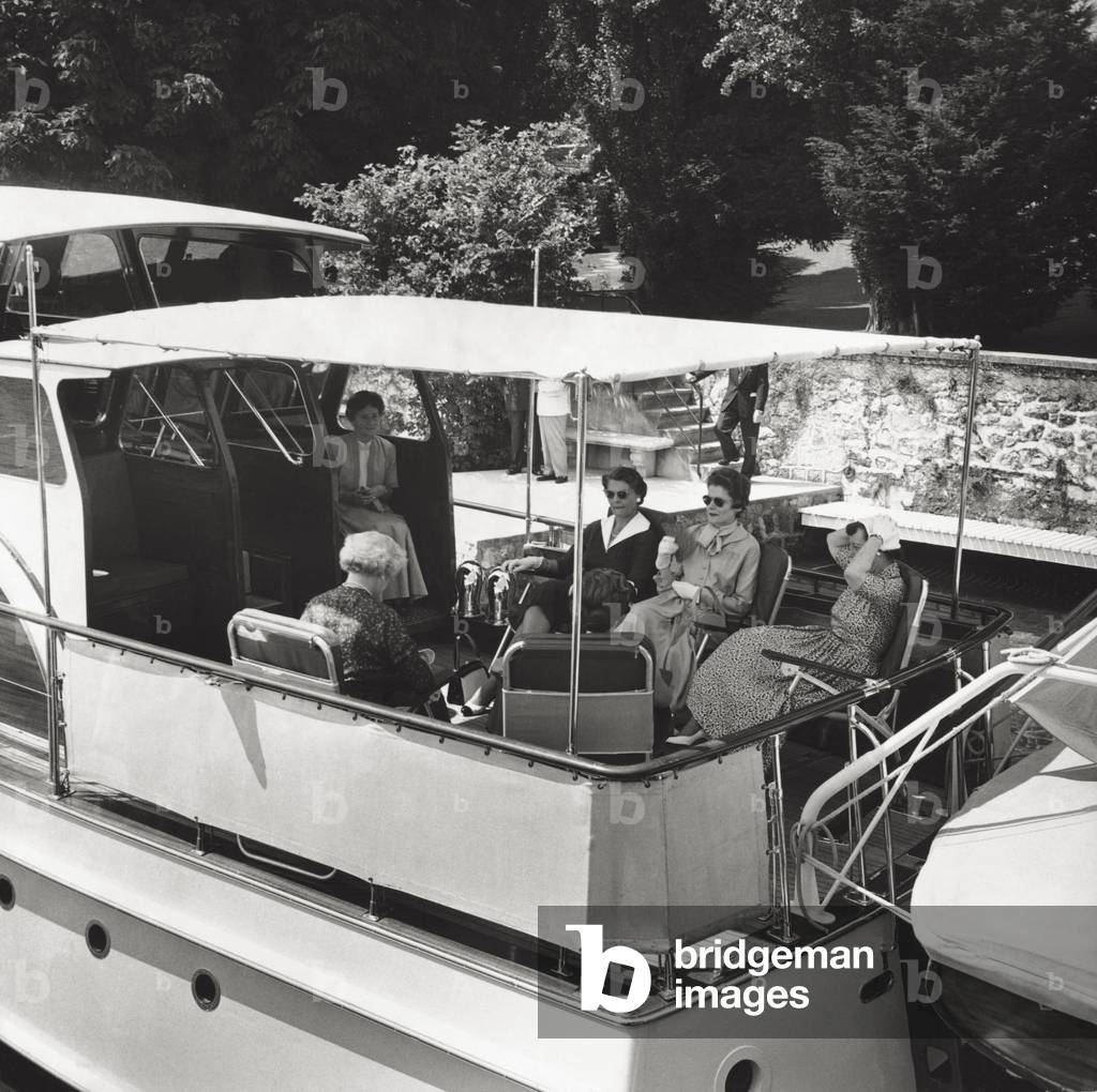 Dulles, Petitpierre, Eden, Maure on board a yacht (b/w photo)