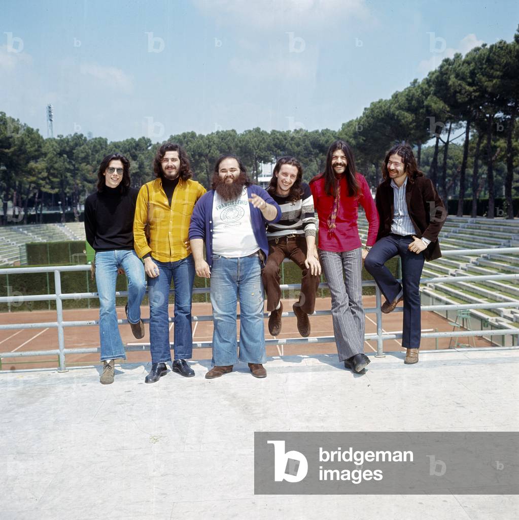 The rock band Banco del Mutuo Soccorso smiling