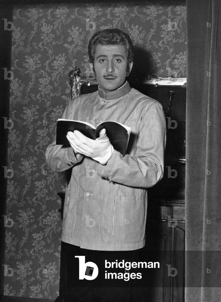 Domenico Modugno as a porter, Italy