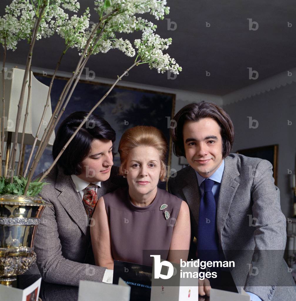 Maria Mercader with her children Christian and Manuel, Italy, 1970 (photo)