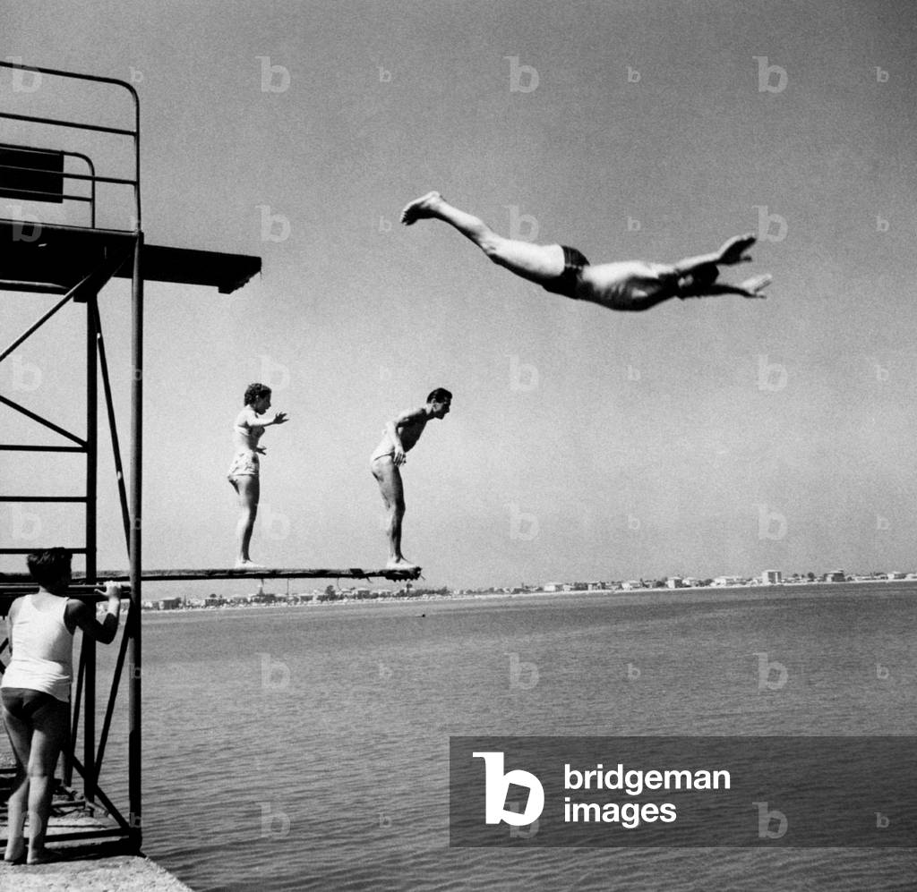 Some bathers dive into the water