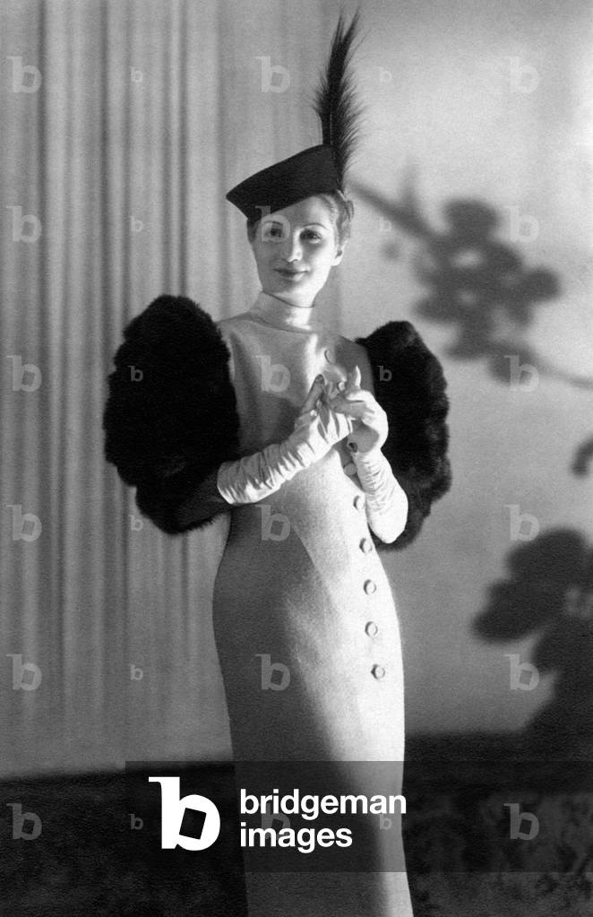Sarah Ferrati wearing a pillbox hat with a feather