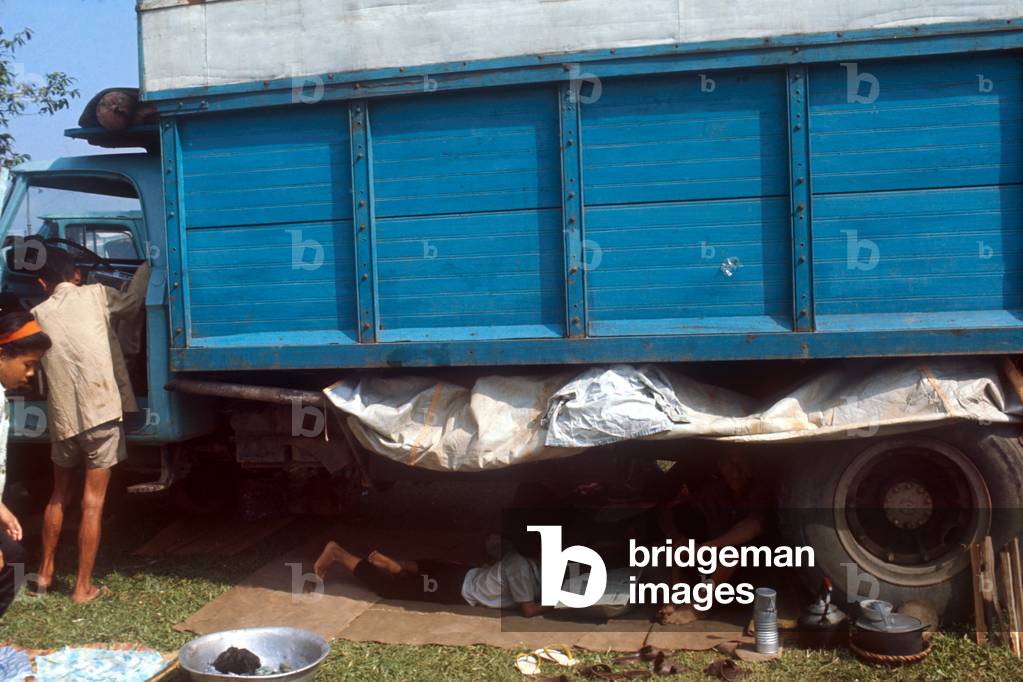A Vietnamese family camping under a truck, 1968 (photo)