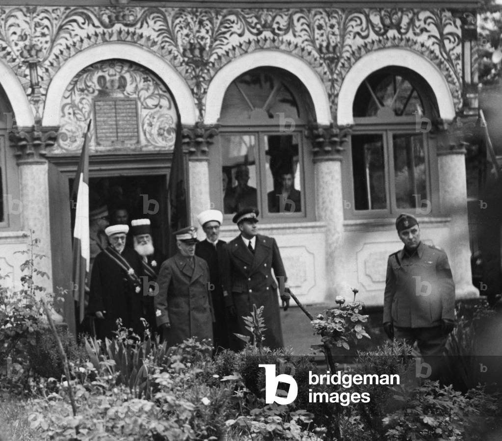 Vittorio Emanuele III in a religious ceremony in Tirana