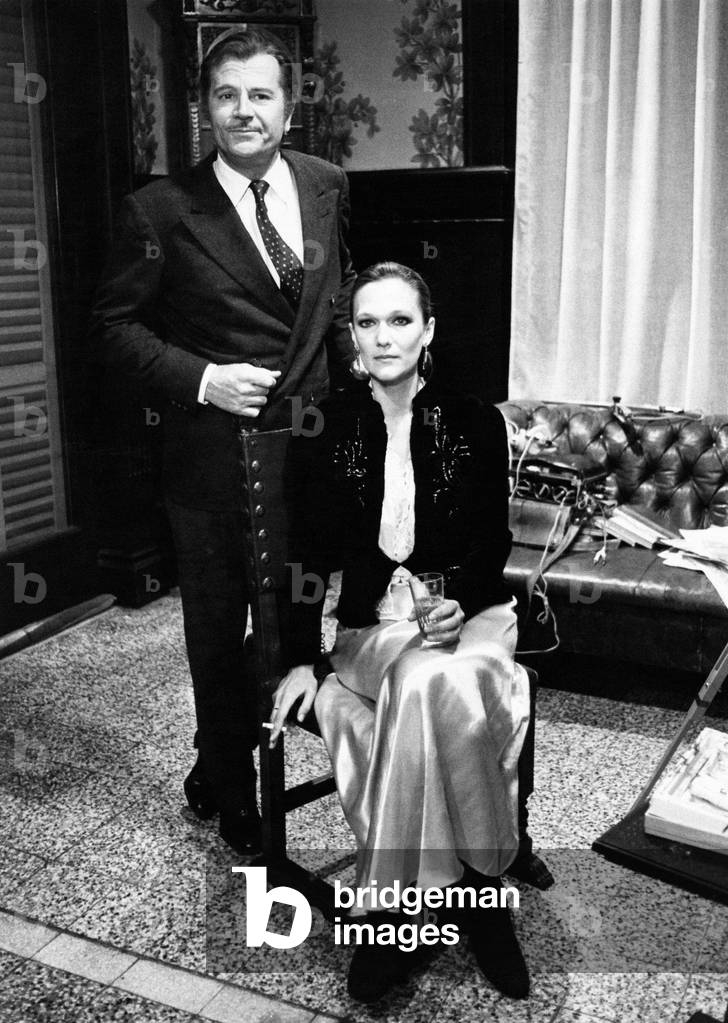 Rada Rassimov and Gabriele Ferzetti on the set of the film Un uomo curioso