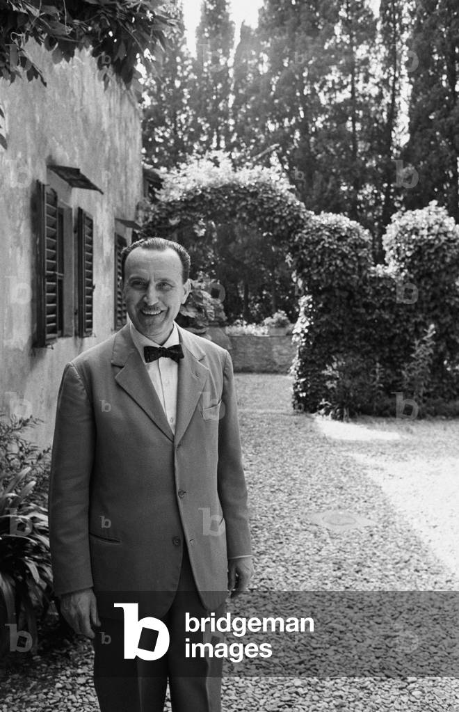 Alessandro Bonsanti smiling in his garden