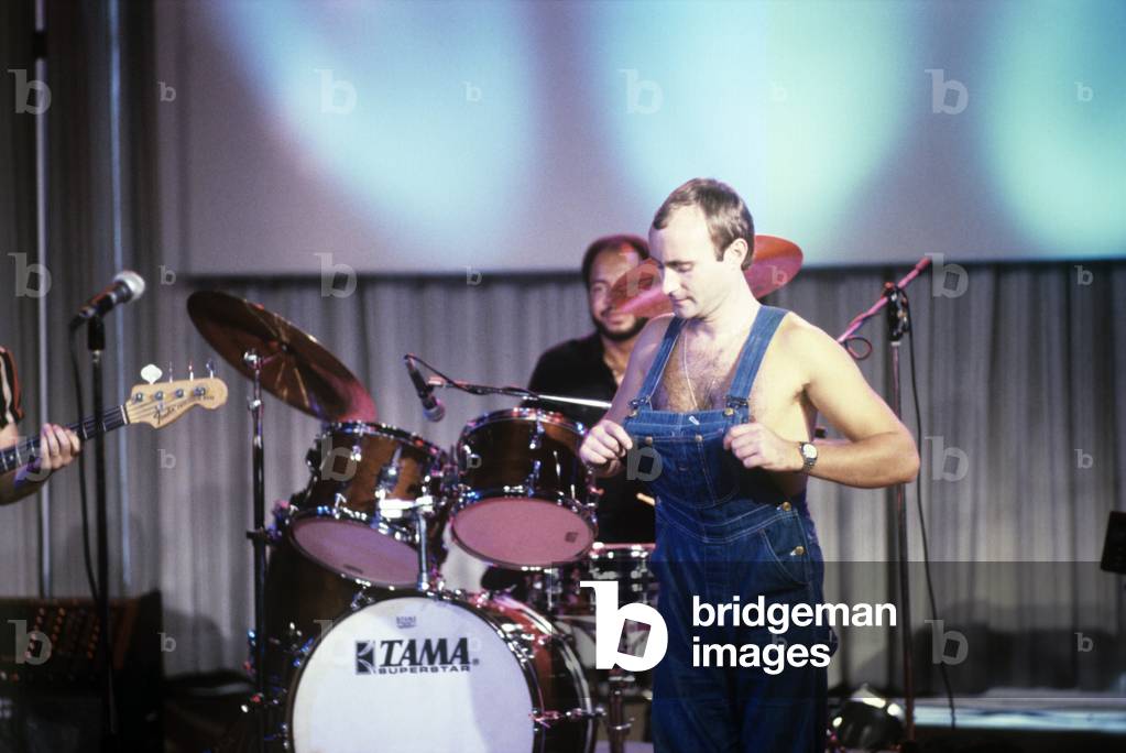 Chester Thompson and Phil Collins playing at a Genesis concert