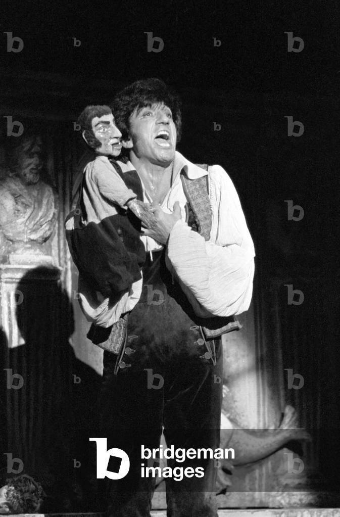 Gigi Proietti in the Commedia di Gaetanaccio, Italy, 1978 (b/w photo)