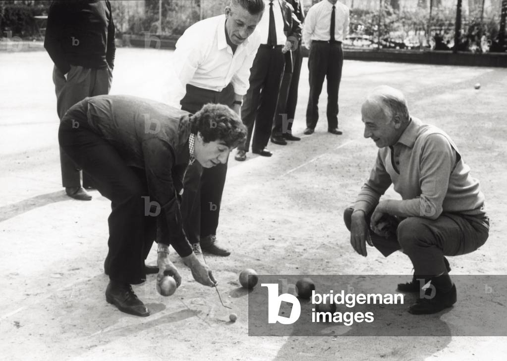 Gino Bramieri plays boules