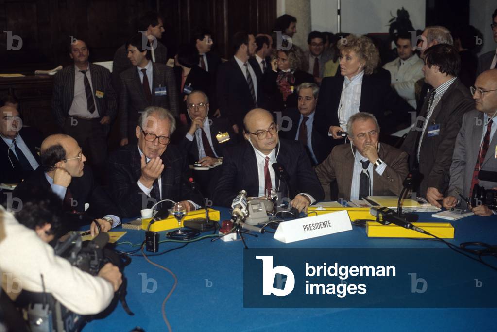 Bettino Craxi and Willy Brandt taking part in a press conference