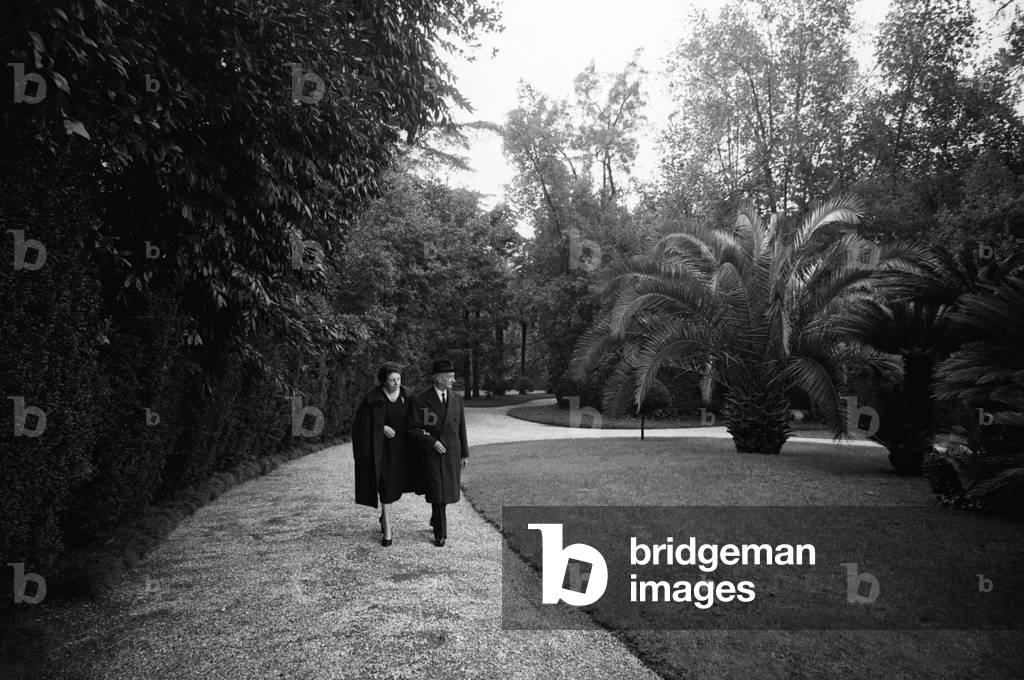 Antonio Segni and his wife walking in the Quirinale gardens, Rome, Italy
