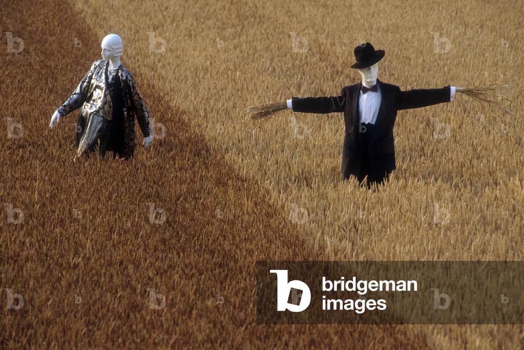 Dummies in a wheat field, 1984 (photo)
