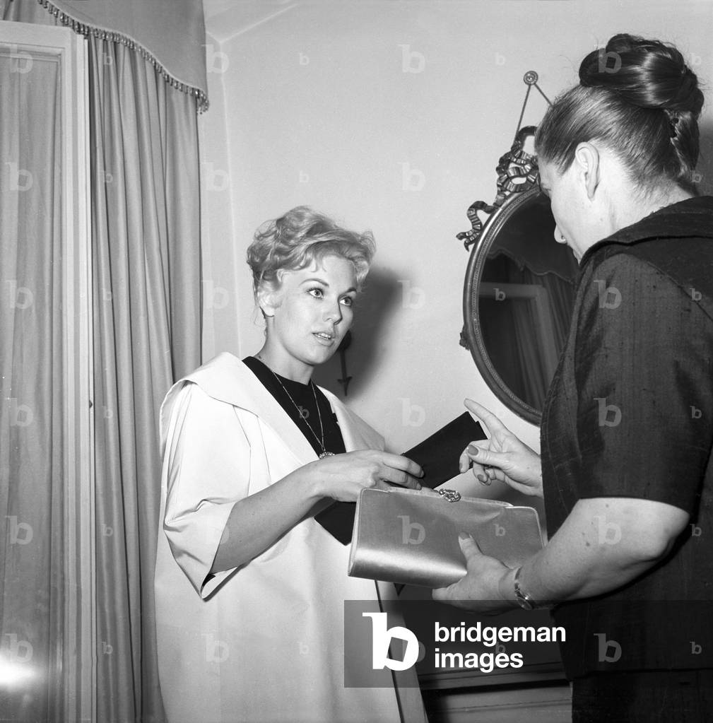Kim Novak speaking with Zoe Fontana, Italy, 1956 (b/w photo)