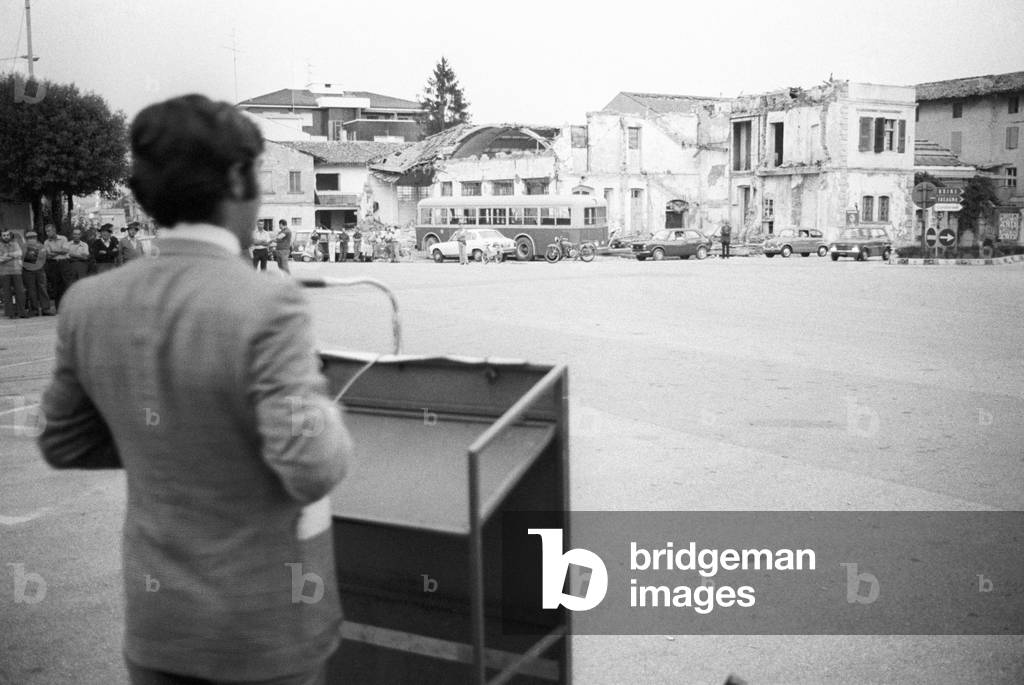 Electoral meeting, 1977 (b/w photo)