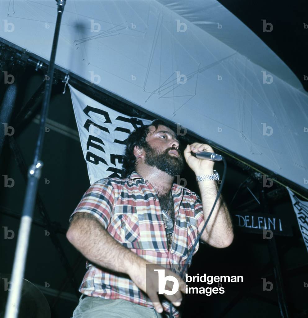 Lucio Dalla performing at the Piper Club