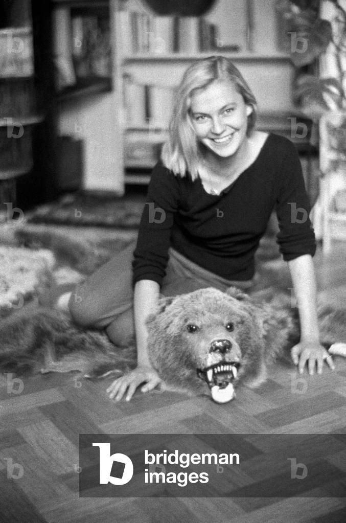 Gio Petré sitting on a bearskin, 1950s (b/w photo)