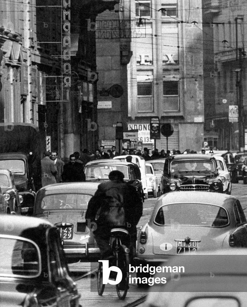 Inner city filled with cars, Italy, 1961 (b/w photo)