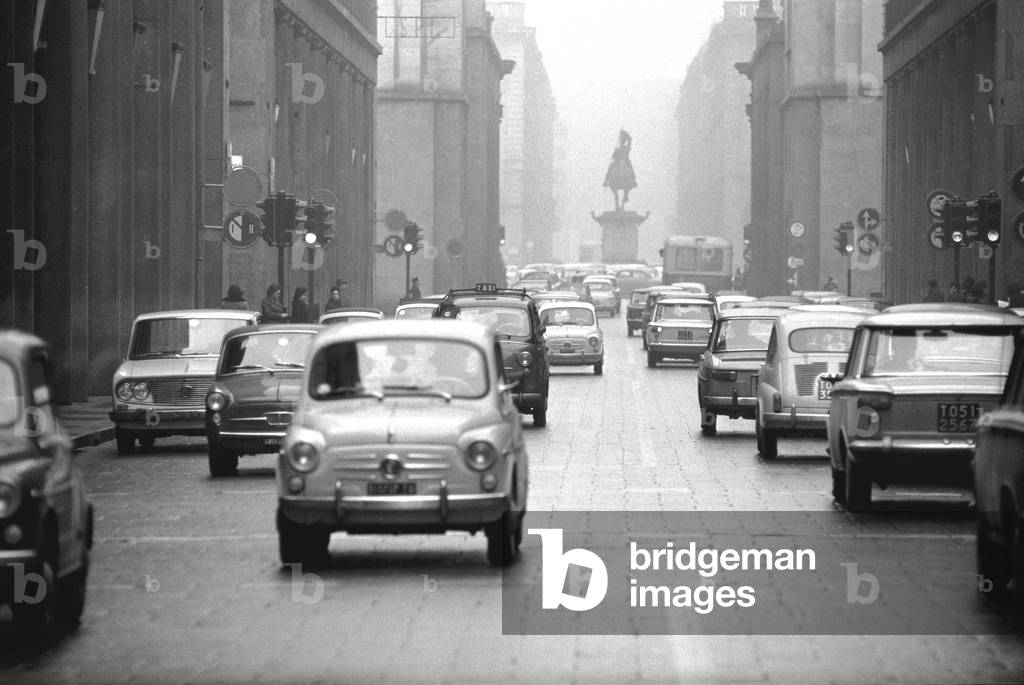 Via Roma in Turin, invaded by road traffic
