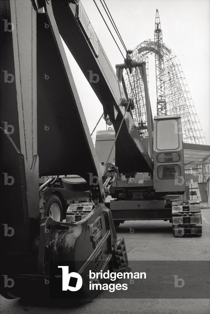 Still excavator