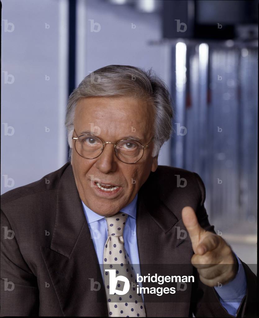 Gianfranco Funari gesticulating