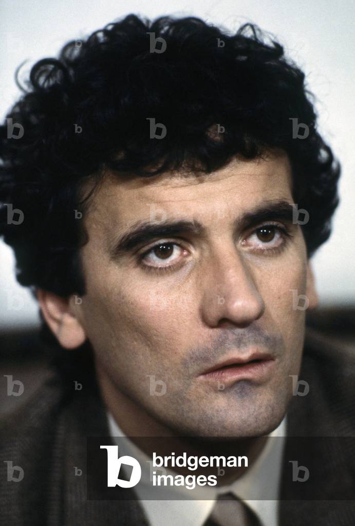 Massimo Troisi in Scusate il ritardo, Italy