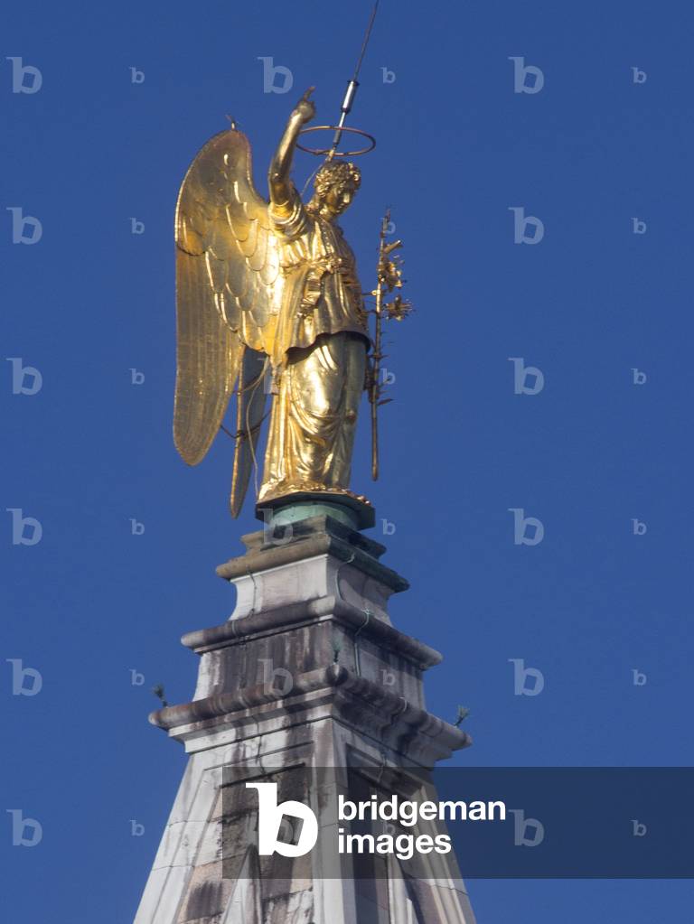 St. Marco basilca, bell tower, golden-plated statue Arcangelo Gabriele, Venice, Italy (photo)