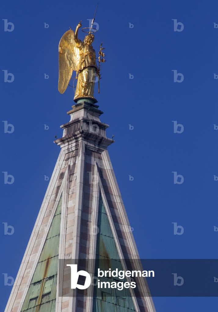 St. Marco basilca, bell tower, golden-plated statue Arcangelo Gabriele, Venice, Italy (photo)