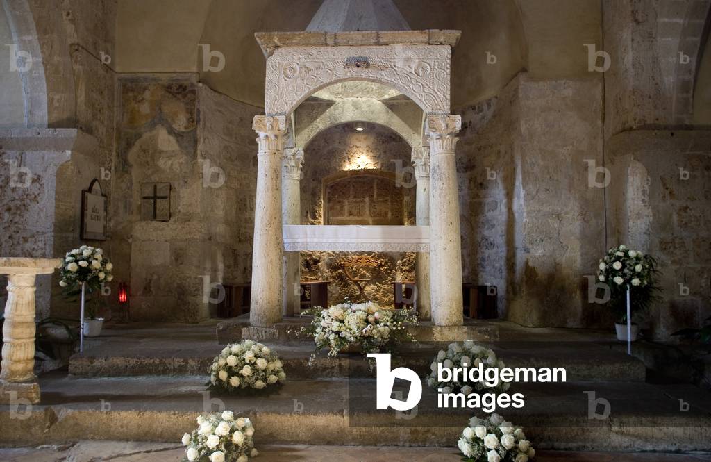 Interior of St. Maria Maggiore church, Sovana, Tuscany, Italy (photo)