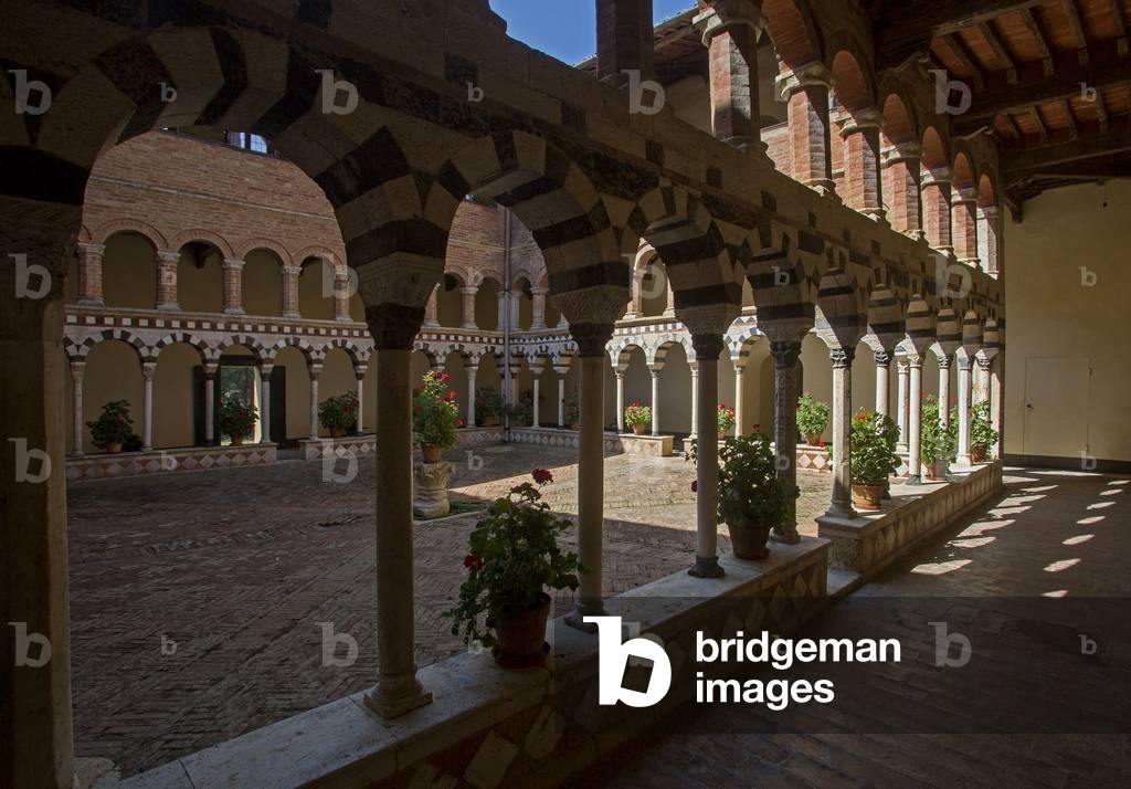 St. Mustiola monastery, cloister, Torri di Sociville, Tuscany, Italy (photo)