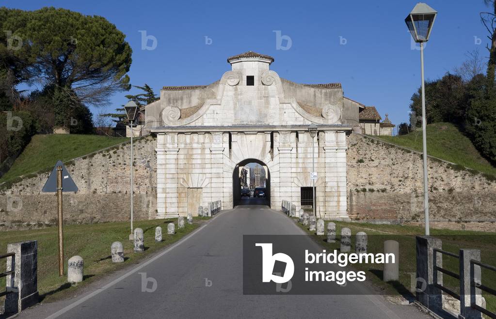 View of the Porta Aquileia, Palmanova, Friuli, Italy (photo)
