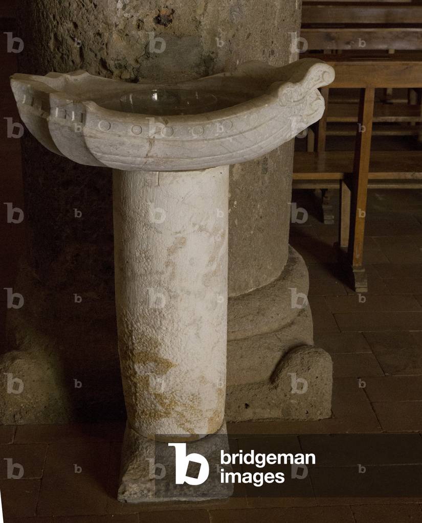 Saint Giovanni Battista church, holy water, Casole d'Elsa, Tuscany, Italy (photo)