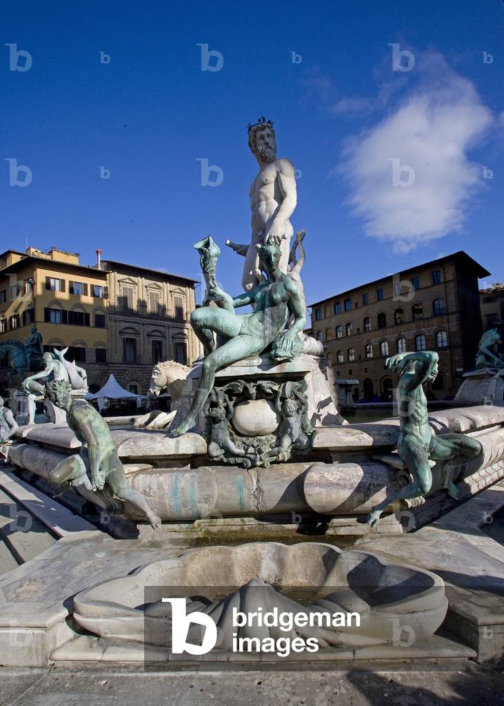 View of Piazza della Signoria and the fountain by Biancone, Florence, Italy (photo)