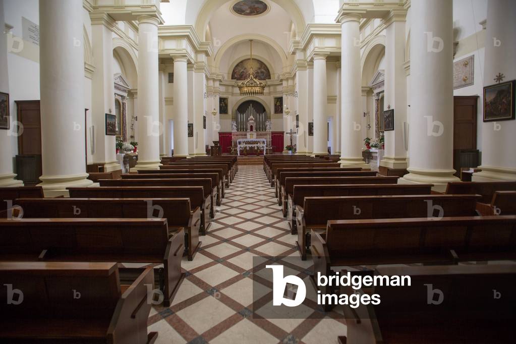St. Andrea church, nave, Tombolo, Veneto, Italy (photo)
