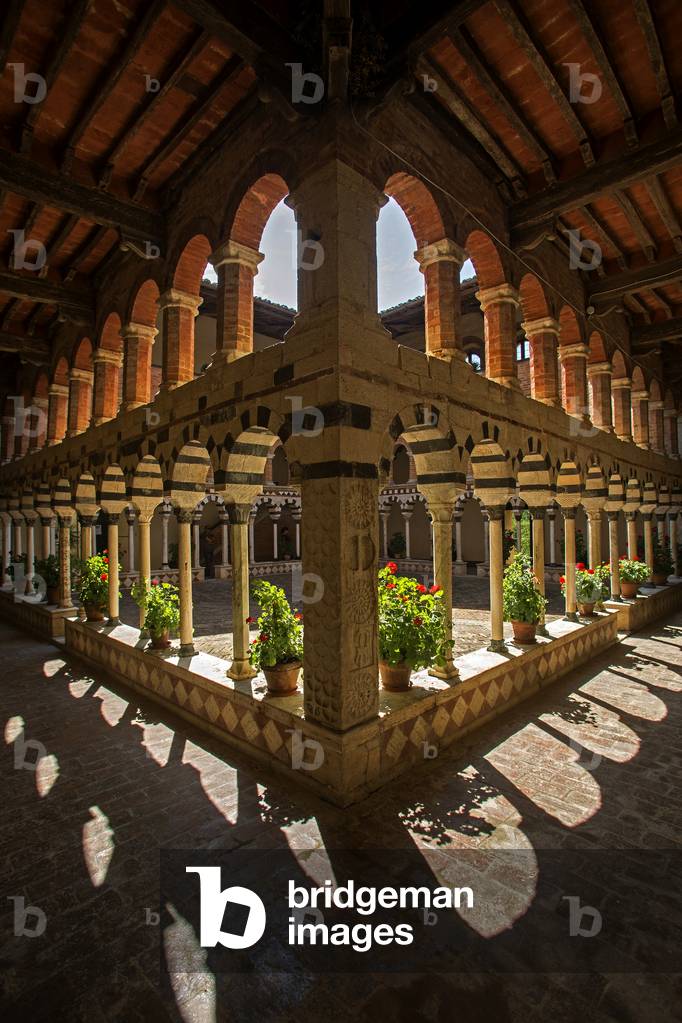 St. Mustiola monastery, cloister, Torri di Sociville, Tuscany, Italy (photo)