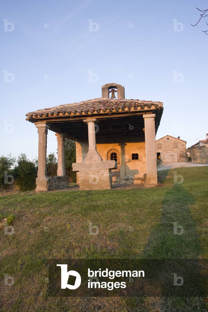 View of the Church of St. Rok, Draguc, Istria, Croatia (photo)