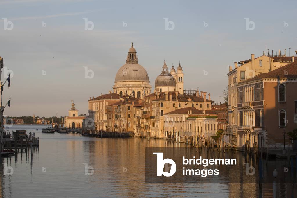 Canal gradne, vuoto, Venice, Italy (photo)