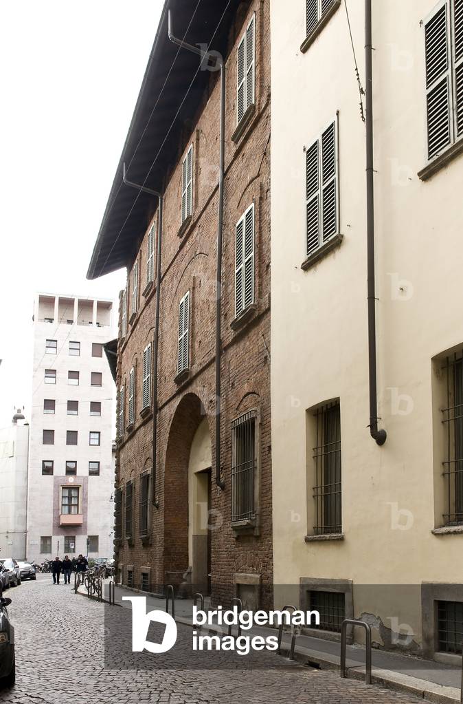 Facade of the Biblioteca Ambrosiana, Milan (photo)