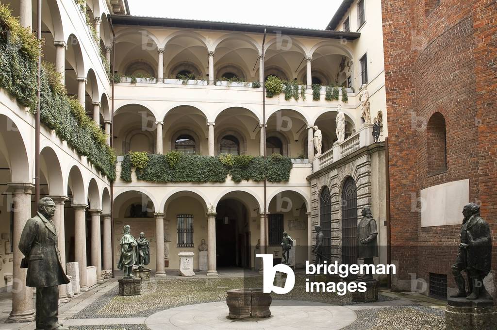 Spiriti Magni Inner Courtyard, Biblioteca Ambrosiana, Milan (photo)