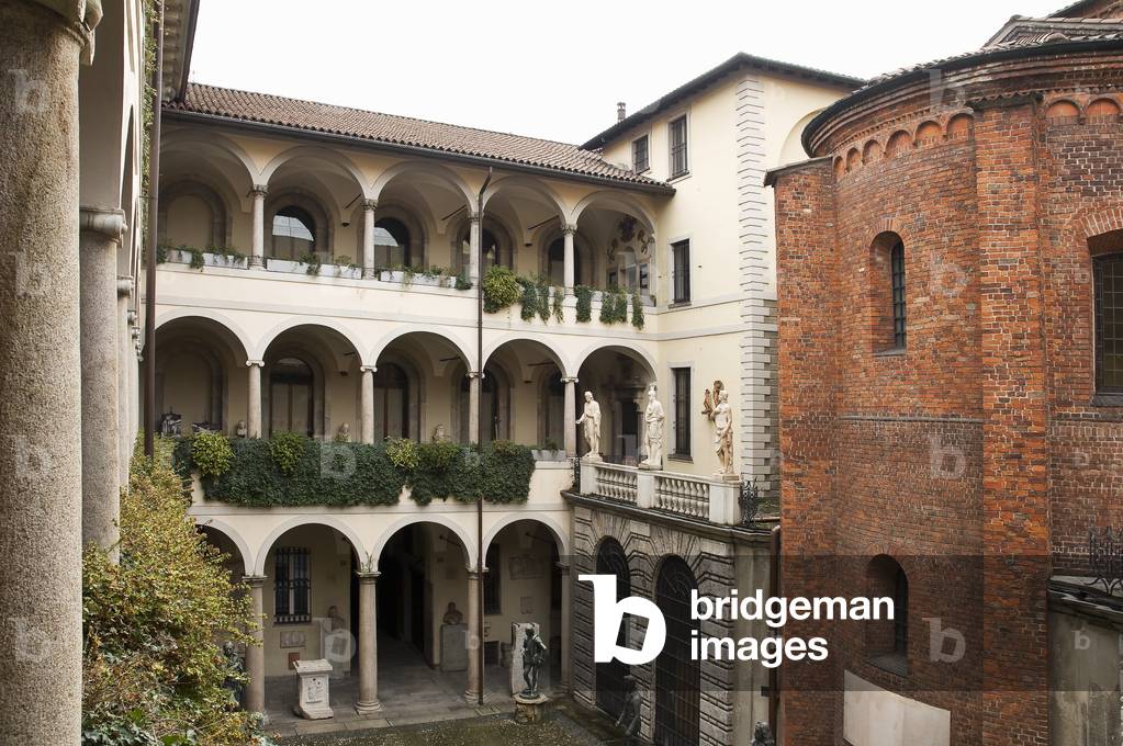 Spiriti Magni Inner Courtyard, Biblioteca Ambrosiana, Milan (photo)