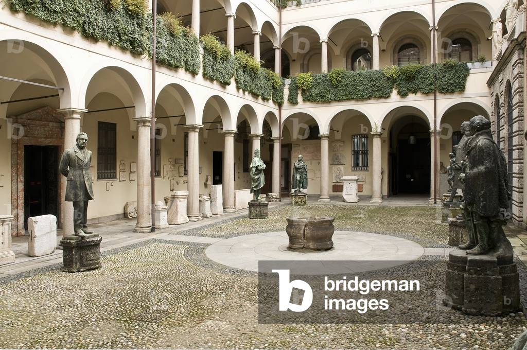 Spiriti Magni Inner Courtyard, Biblioteca Ambrosiana, Milan (photo)
